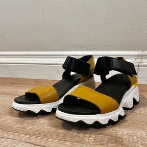 Sorel Mustard and Black Sandals